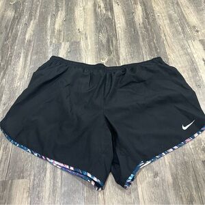 NIKE - Running Shorts